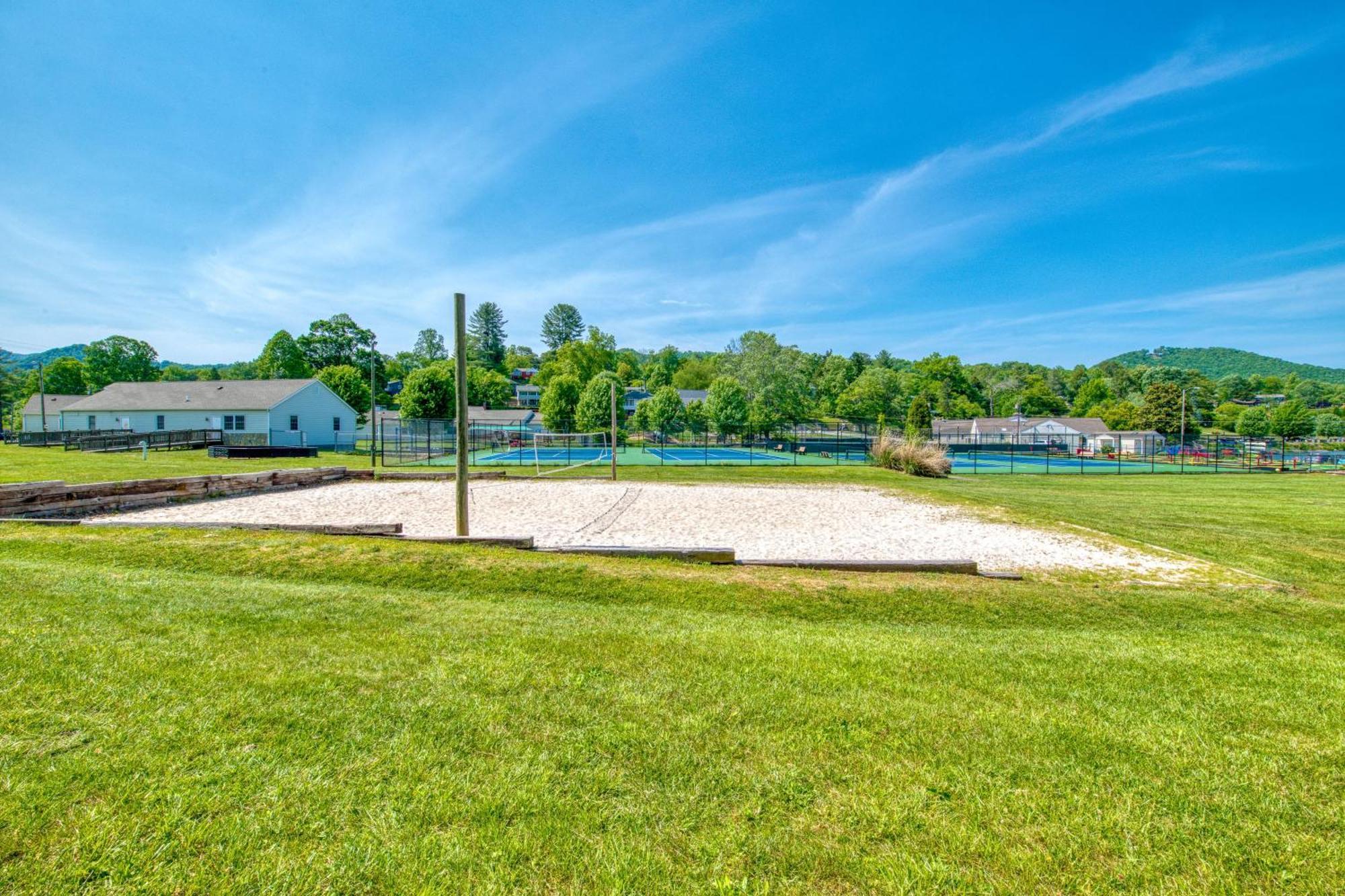 Hood Lower Lake Junaluska Luaran gambar